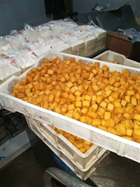 生产鱼豆腐机器用什么，哪里的鱼豆腐加工机器管用
